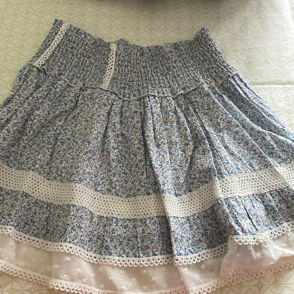 Katie J size Large blue flower skirt. Cute patterns and fun for spring!!